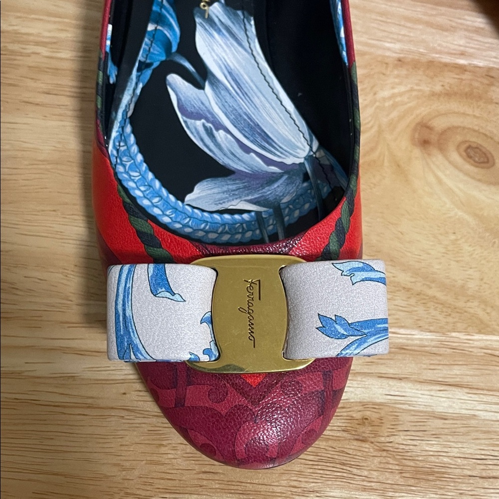 Salvatore Ferragamo Varina Fantasy Flats 6B - Picture 7 of 8